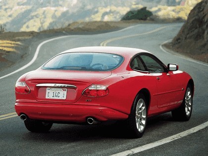 1998 Jaguar XKR coupé 11