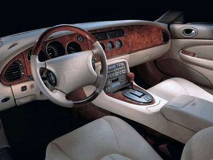 1998 Jaguar XKR coupé 15