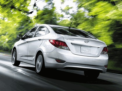 2011 Hyundai Accent sedan 8