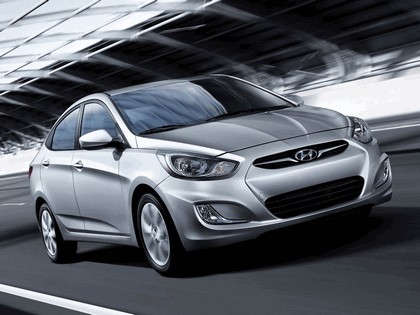 2011 Hyundai Accent sedan 9