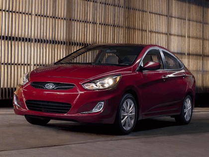 2011 Hyundai Accent sedan 11