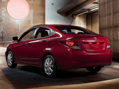 2011 Hyundai Accent sedan 13