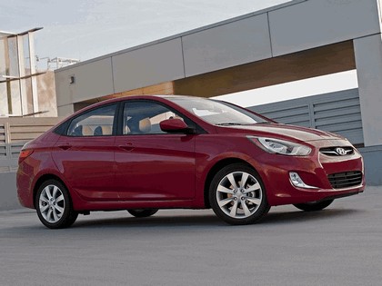 2011 Hyundai Accent sedan 14