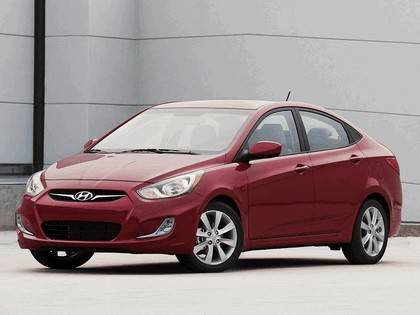 2011 Hyundai Accent sedan 17