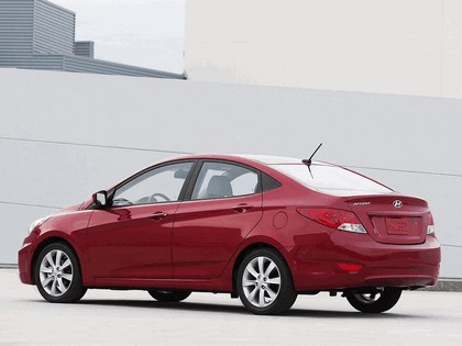 2011 Hyundai Accent sedan 18