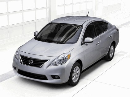 2011 Nissan Versa 1