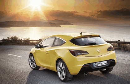 2011 Opel Astra GTC 4