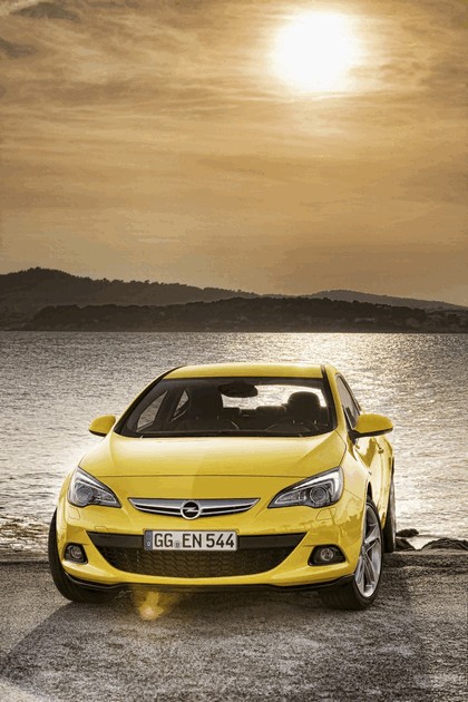 2011 Opel Astra GTC 8