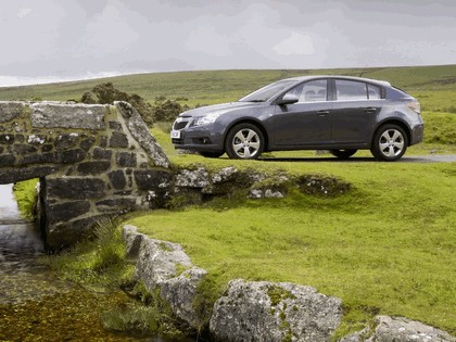 2011 Chevrolet Cruze hatchback - UK version 11