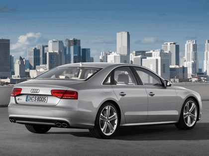 2011 Audi S8 9