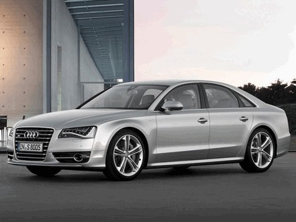 2011 Audi S8 13