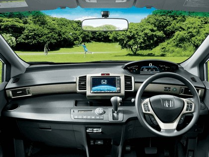 2011 Honda Freed Spike Hybrid 8