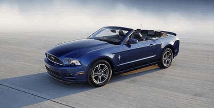 2013 Ford Mustang convertible 2