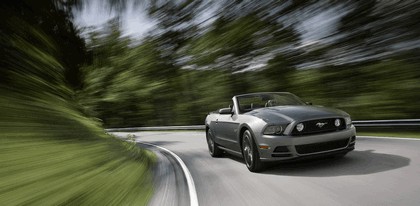 2013 Ford Mustang GT convertible 1