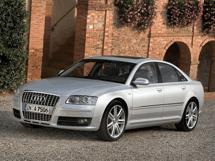 2006 Audi S8 1