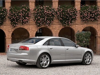 2006 Audi S8 9