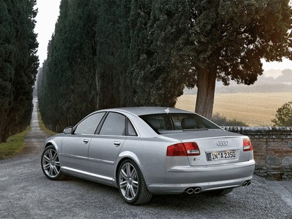 2006 Audi S8 11