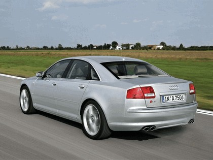 2006 Audi S8 12