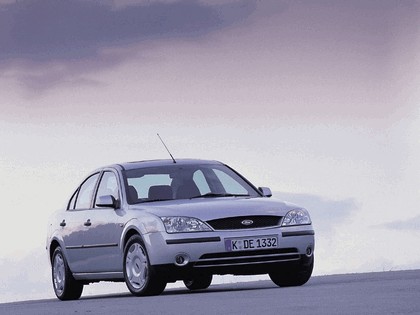 2000 Ford Mondeo sedan 1