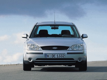 2000 Ford Mondeo sedan 4