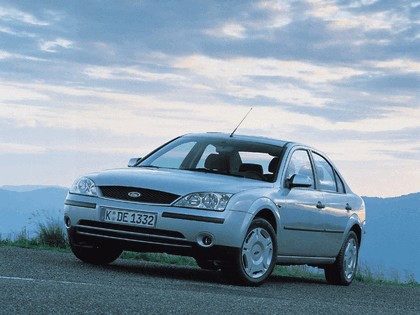 2000 Ford Mondeo sedan 5