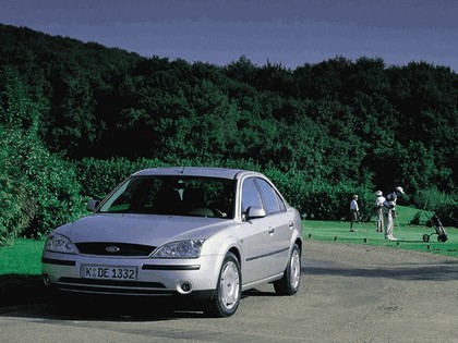 2000 Ford Mondeo sedan 13