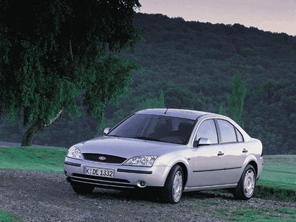 2000 Ford Mondeo sedan 14