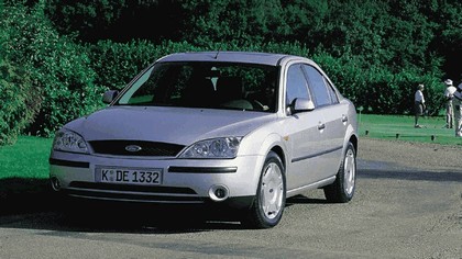 2000 Ford Mondeo sedan 16