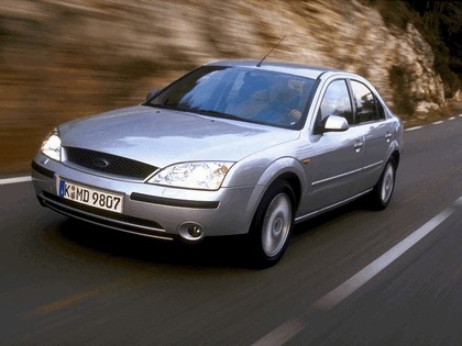 2000 Ford Mondeo sedan 18