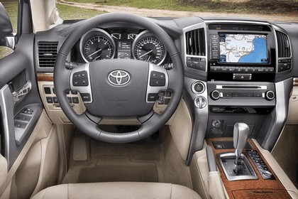 2012 Toyota Land Cruiser V8 12