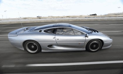 1992 Jaguar XJ220 6