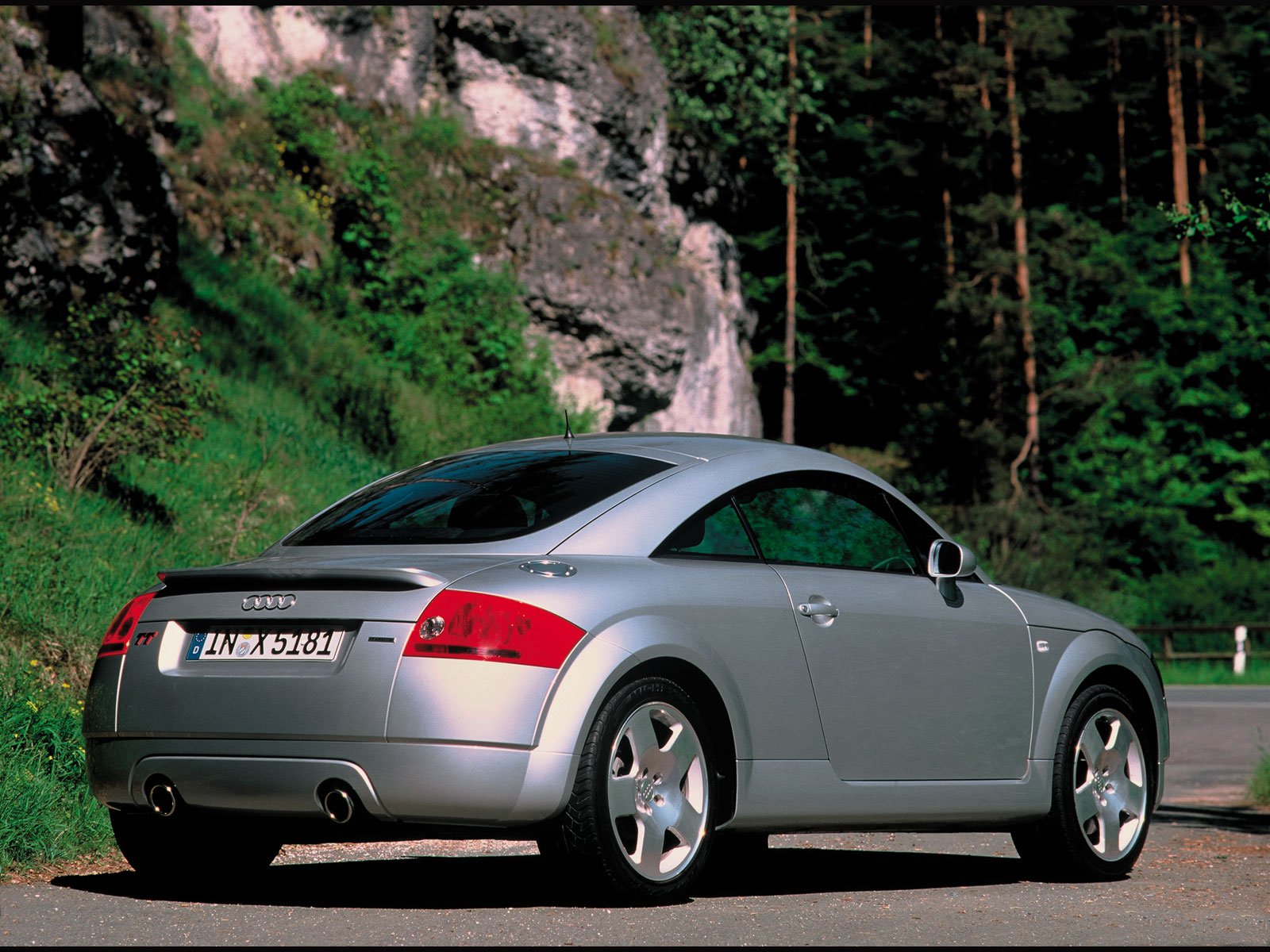 Audi TT quattro машина