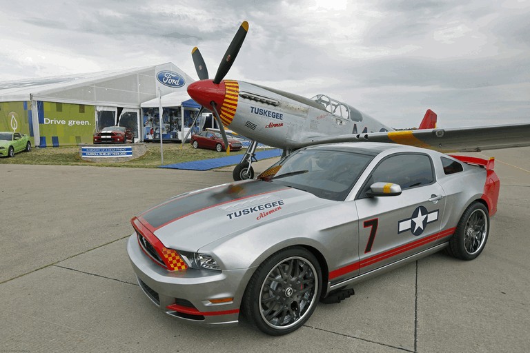 2013 Ford Mustang Red Tails 354082