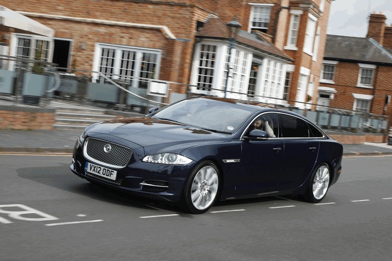 Jaguar XJ vi 2012