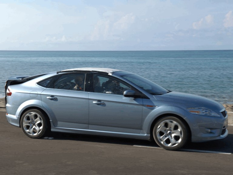 2007 Ford Mondeo in James Bond 007 - Casino Royale 220221