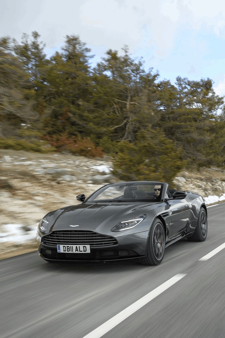 Астон Мартин db11 volante