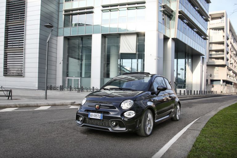 2022 Abarth 695 Turismo 666369