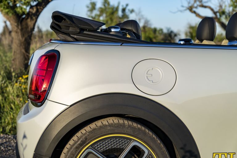 2022 Mini Cooper SE convertible concept 681562