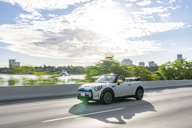 2022 Mini Cooper SE convertible concept 681591