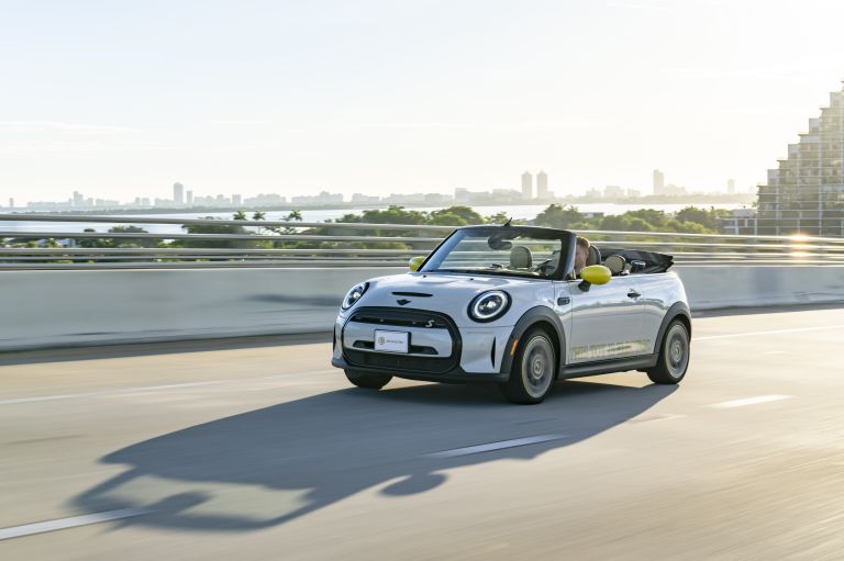 2022 Mini Cooper SE convertible concept 681597