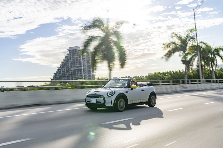 2022 Mini Cooper SE convertible concept 681598