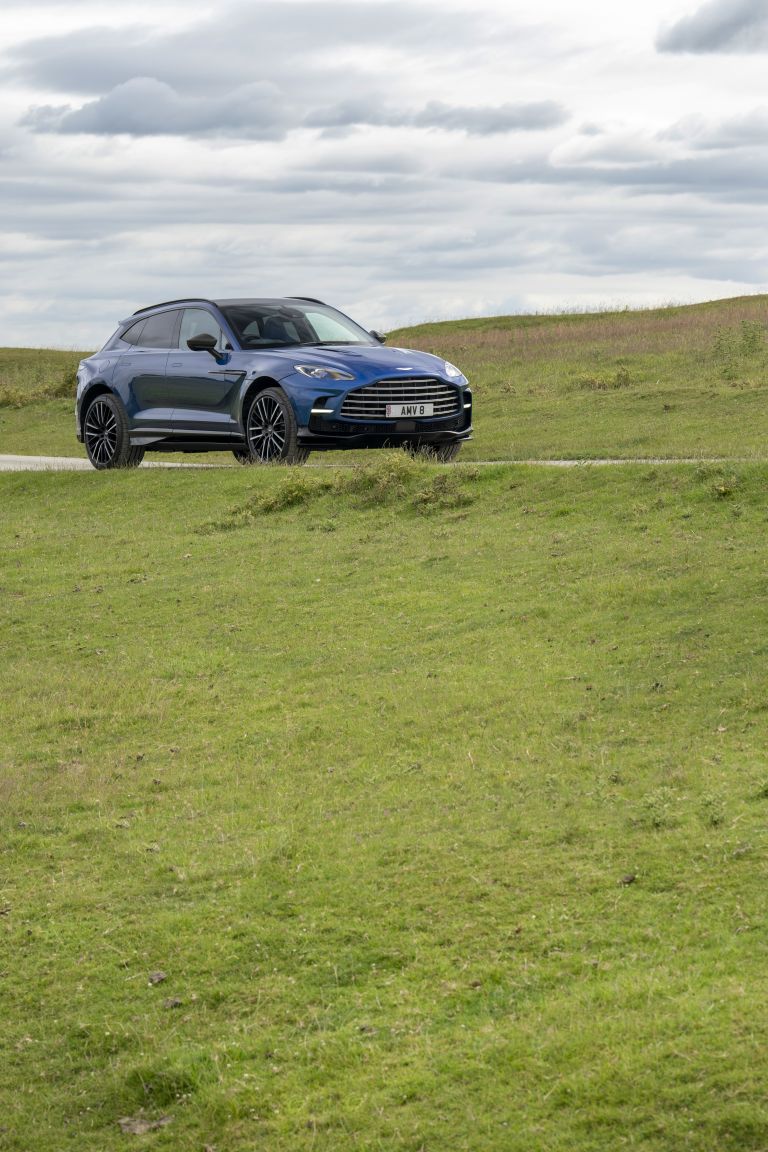 2022 Aston Martin DBX707 - UK version 686180