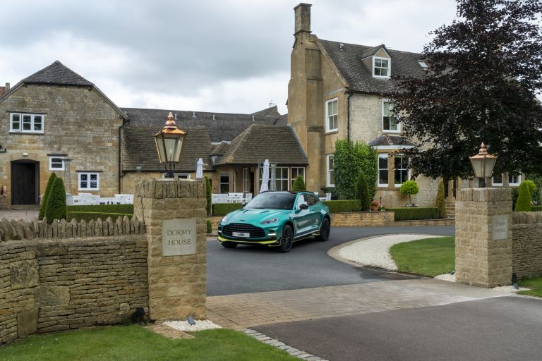 2022 Aston Martin DBX707 Q 2022 F1 Green 686311