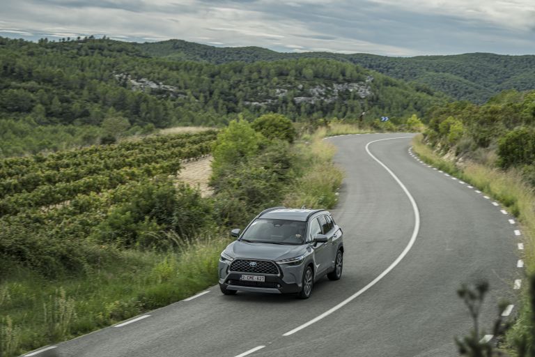 2023 Toyota Corolla Cross Hybrid 689702