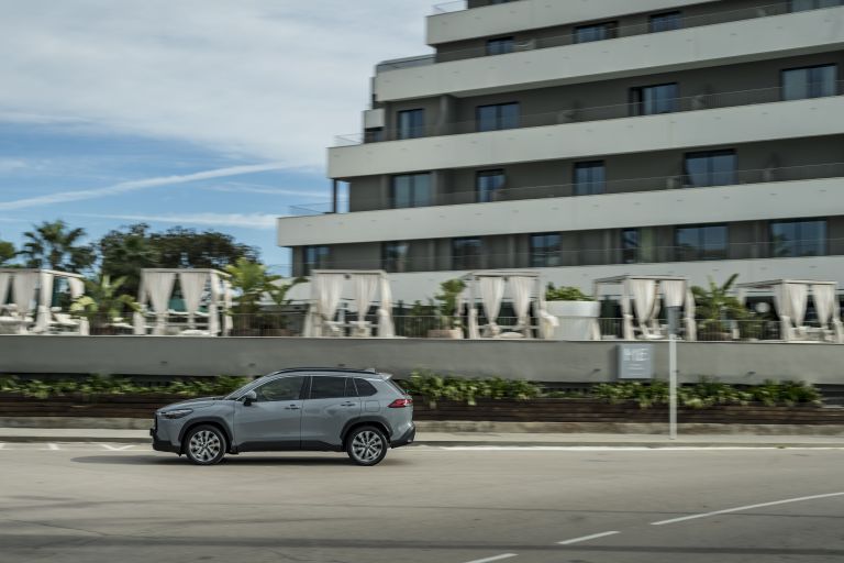 2023 Toyota Corolla Cross Hybrid 689710