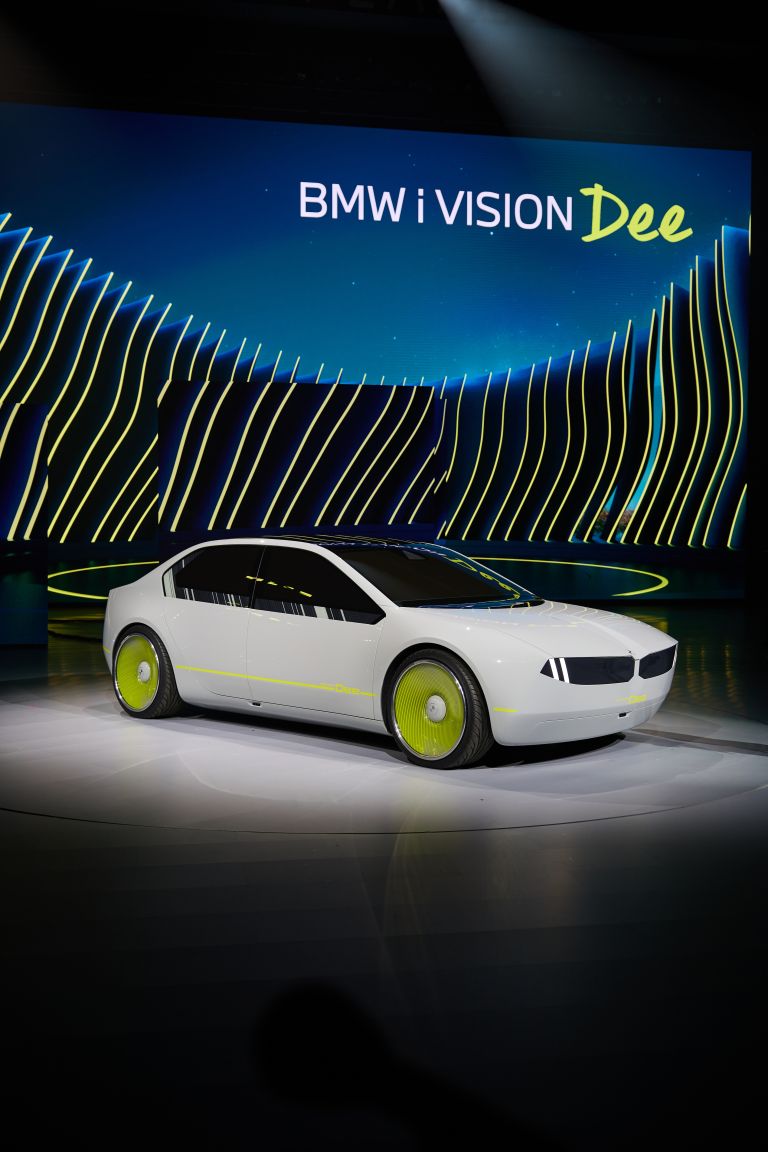 2023 BMW i Vision Dee concept 701474