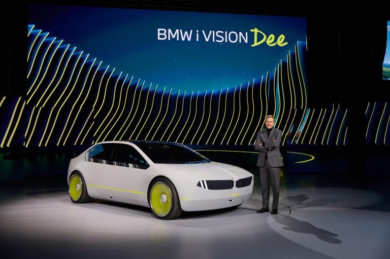 2023 BMW i Vision Dee concept 701477