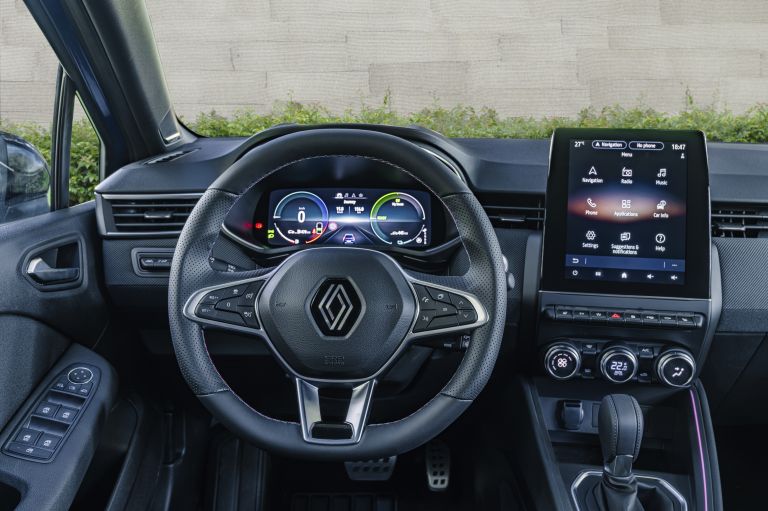 NEW 2024 Renault Clio - PREMIERE interior&exterior, Driving 