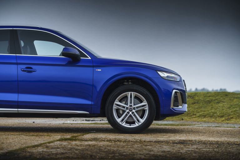 2023 Audi Q5 50 TFSI e quattro - UK version 722200