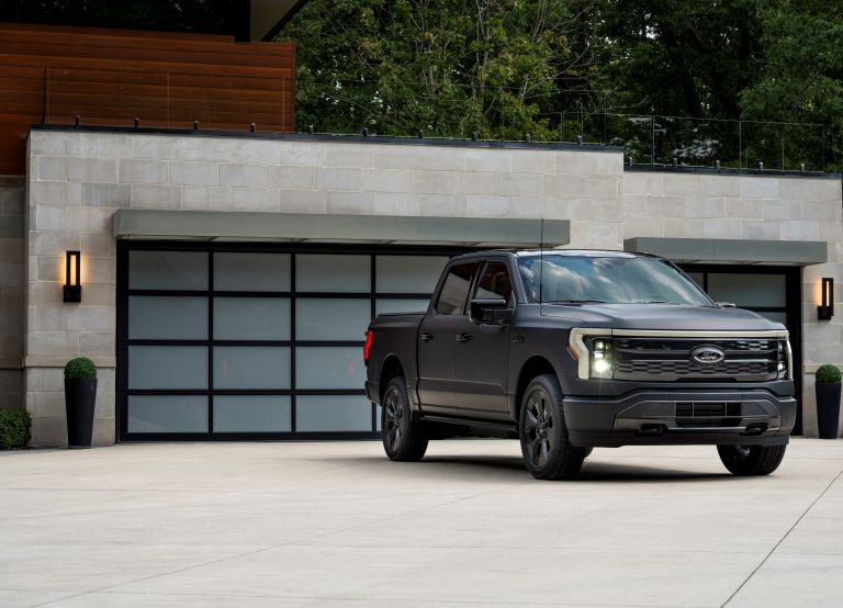 2024 Ford F-150 Lightning Platinum Black 732505